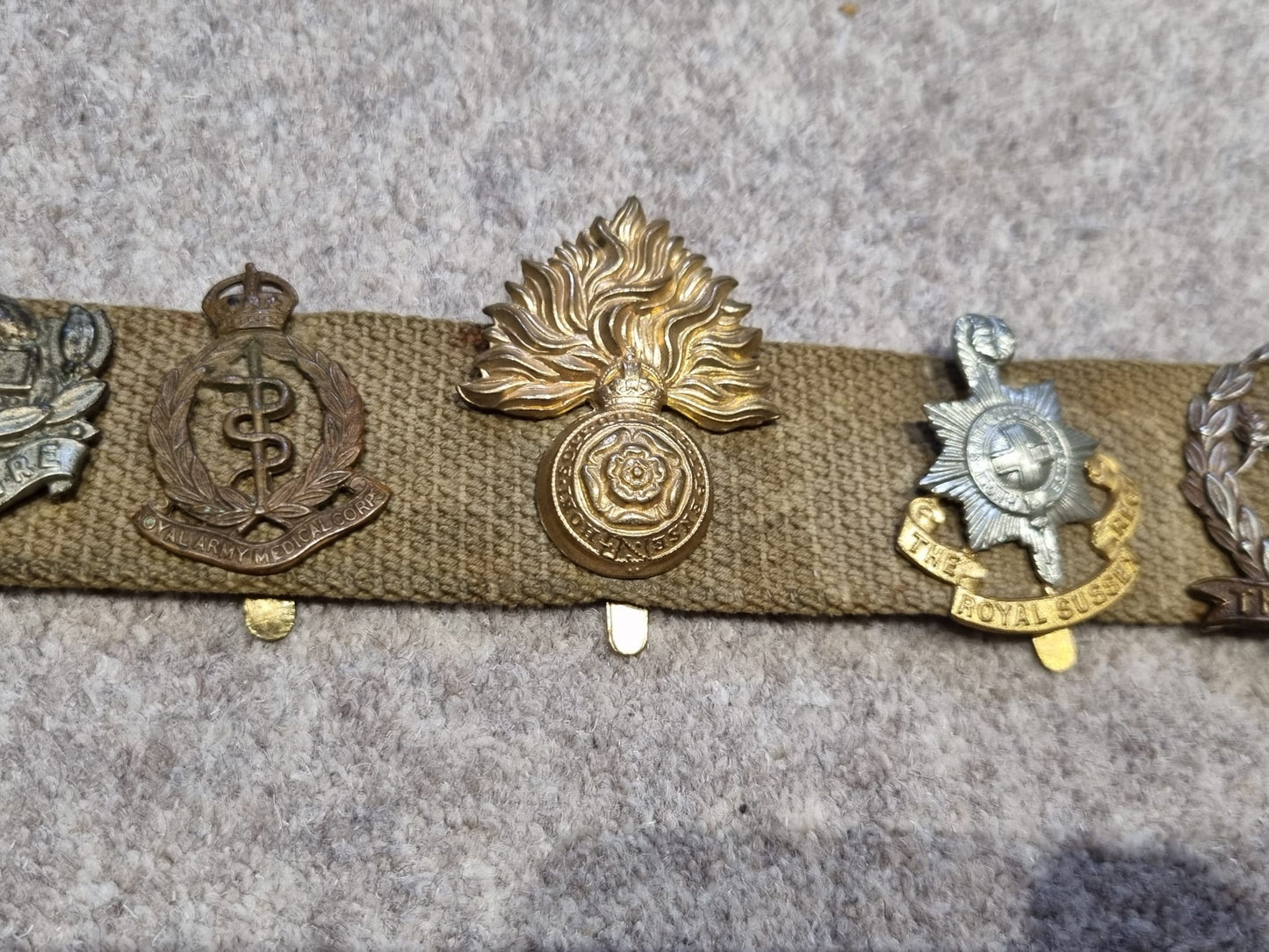 SOLD! Unique WW1 Souvenir Belt with 14 British Army Cap Badges