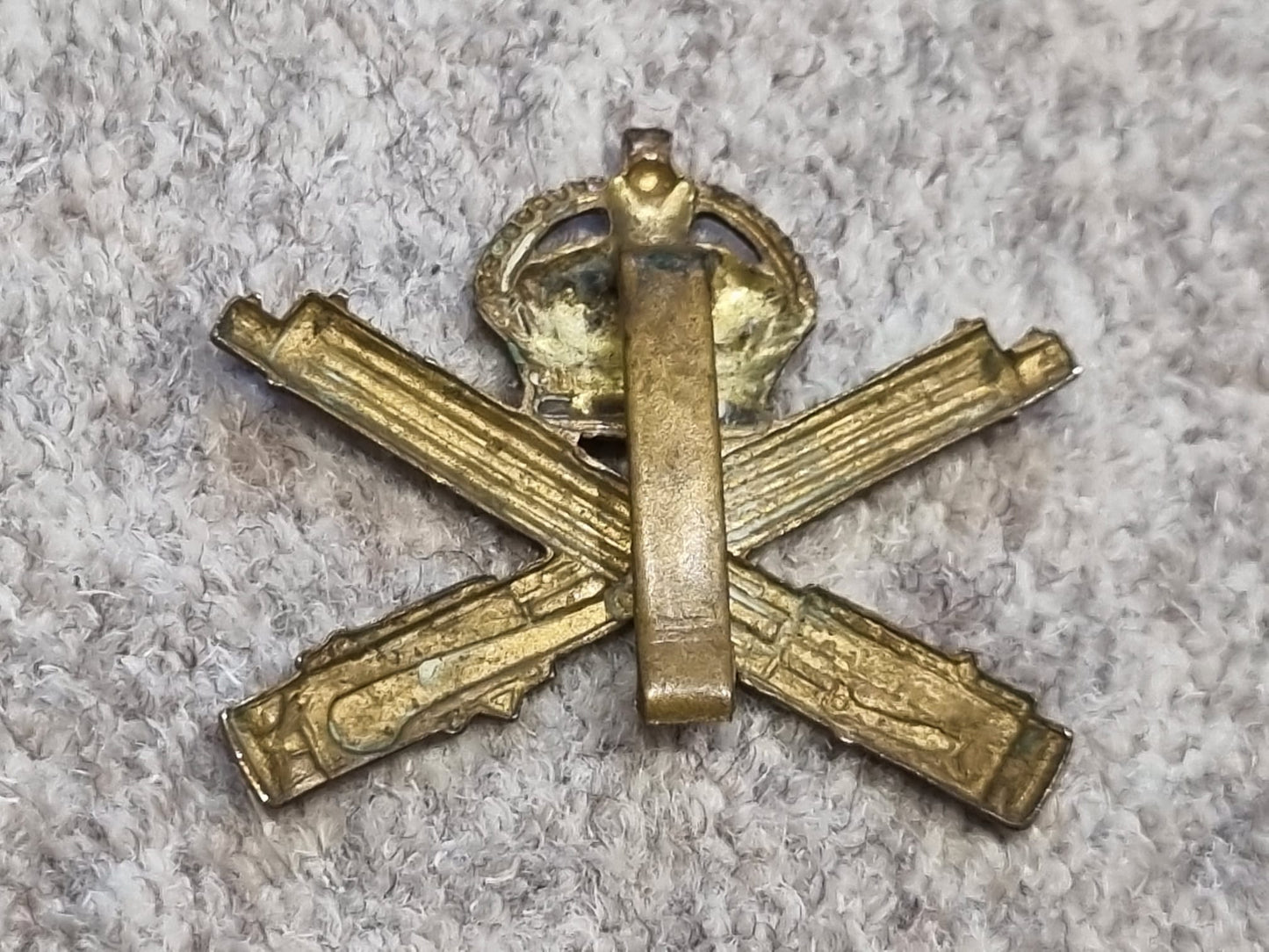 SOLD! Unique WW1 Souvenir Belt with 14 British Army Cap Badges
