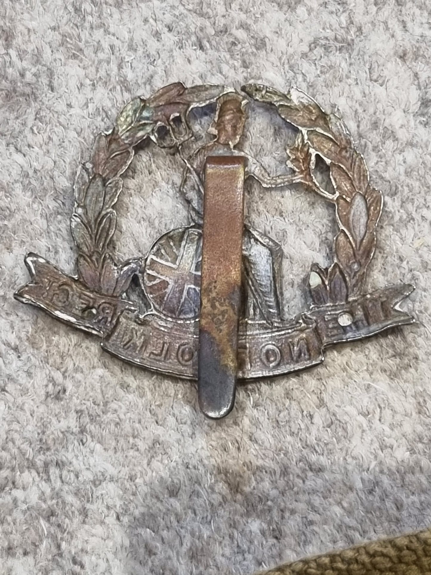 SOLD! Unique WW1 Souvenir Belt with 14 British Army Cap Badges