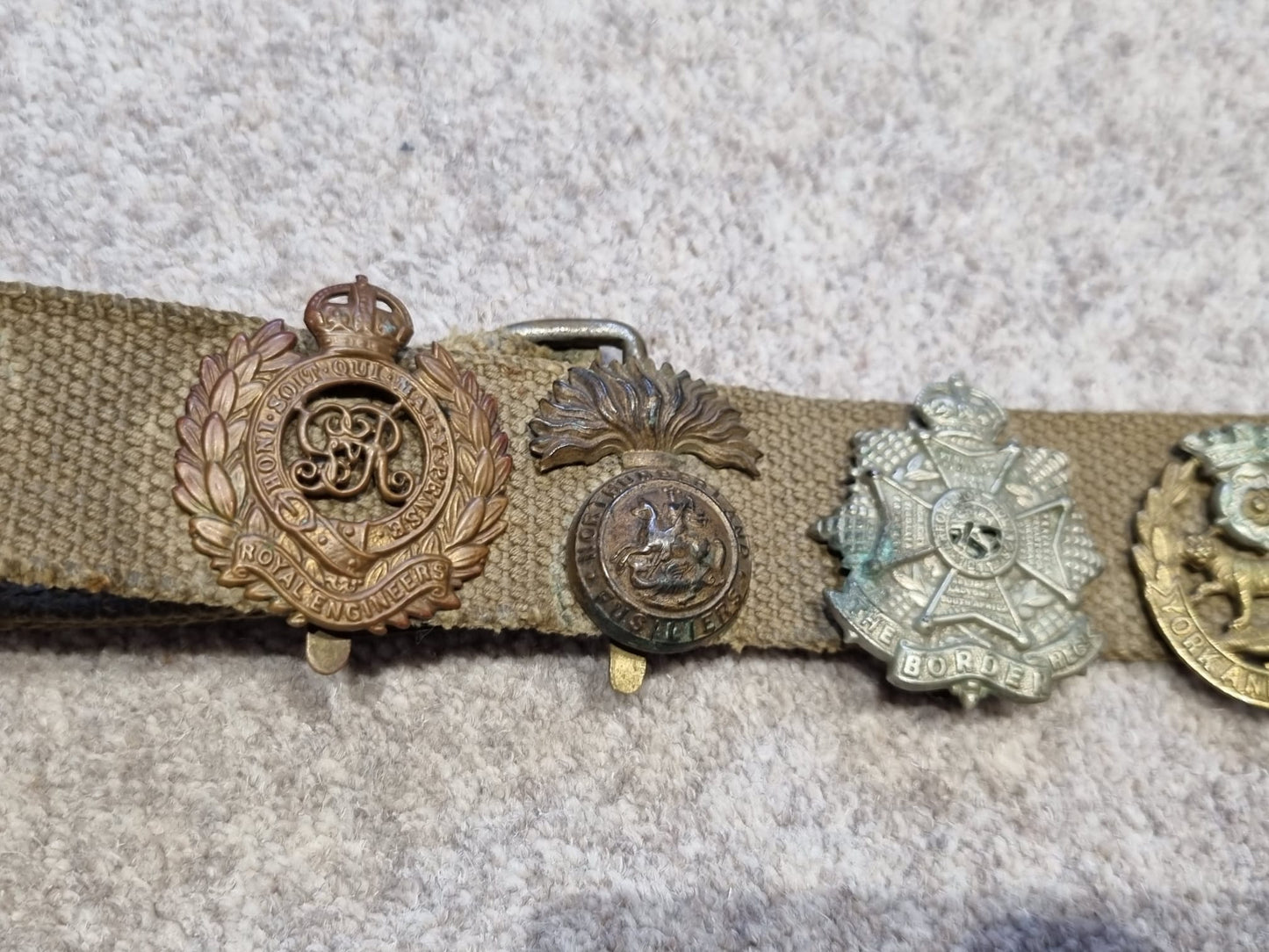 SOLD! Unique WW1 Souvenir Belt with 14 British Army Cap Badges