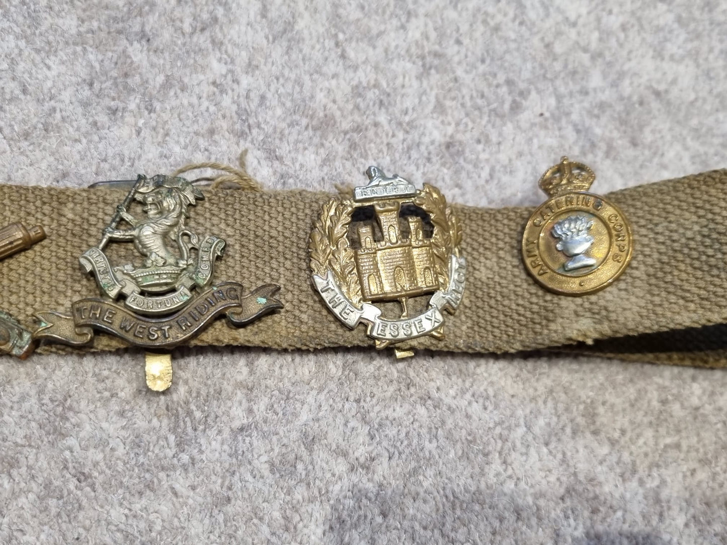 SOLD! Unique WW1 Souvenir Belt with 14 British Army Cap Badges
