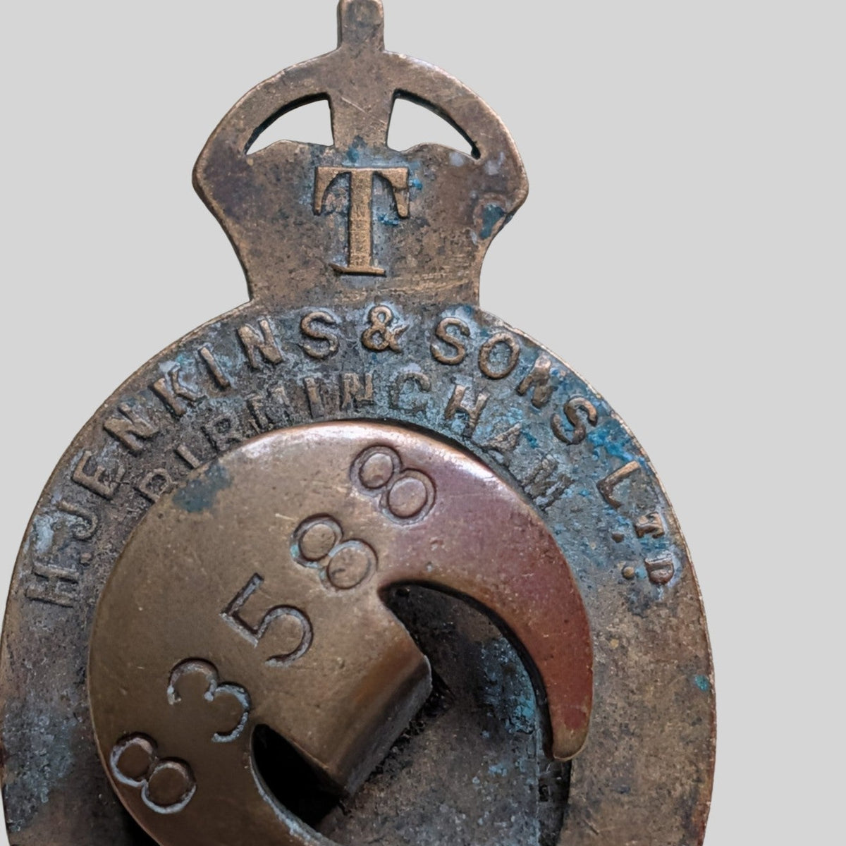 WW1 ON WAR SERVICE 1915 BRASS LAPEL BADGE 83588 H Jenkins & Sons