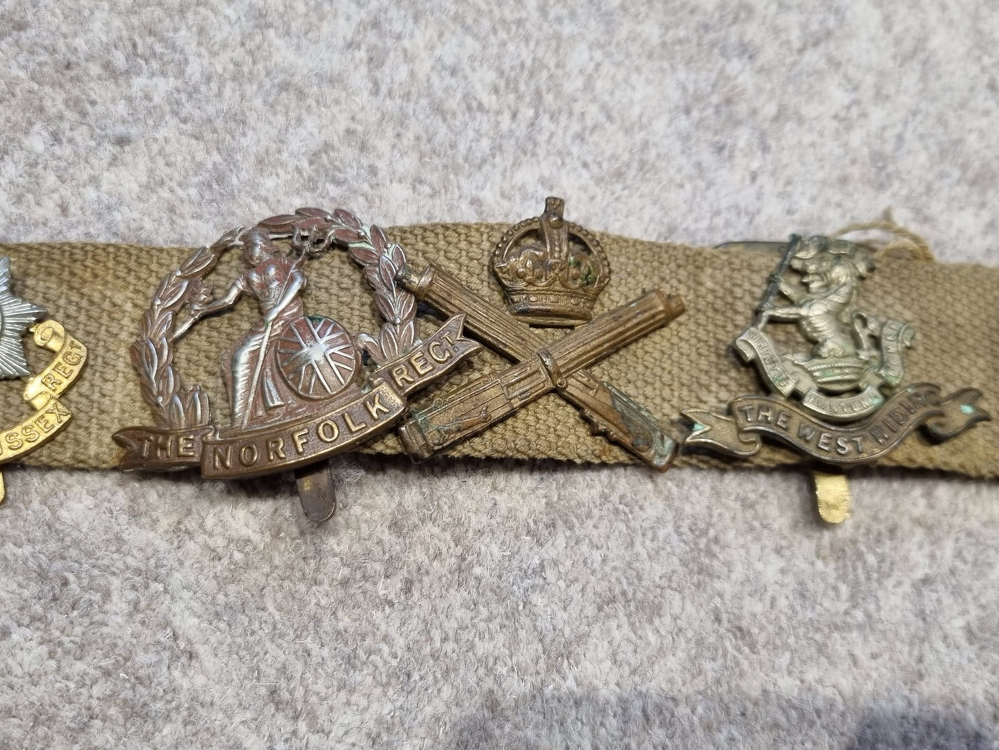 SOLD! Unique WW1 Souvenir Belt with 14 British Army Cap Badges