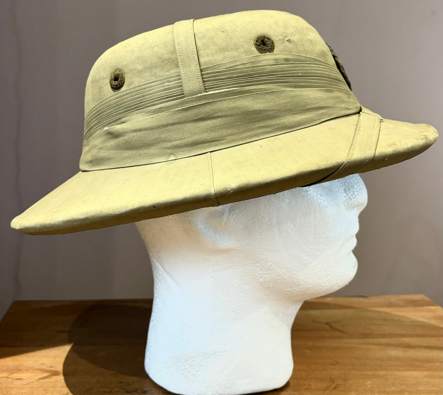 SOLD! WW2 RAF 'India' Pattern Pith Helmet