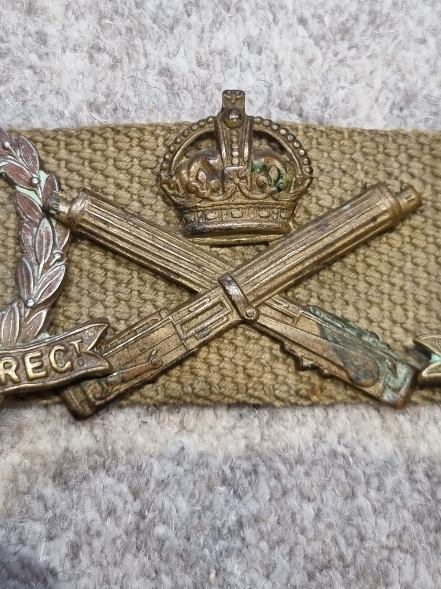 SOLD! Unique WW1 Souvenir Belt with 14 British Army Cap Badges