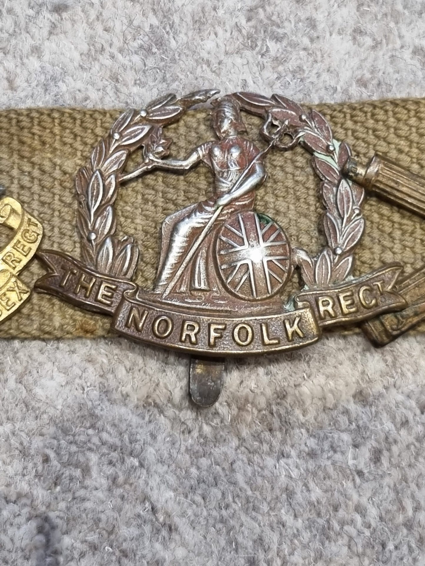 SOLD! Unique WW1 Souvenir Belt with 14 British Army Cap Badges