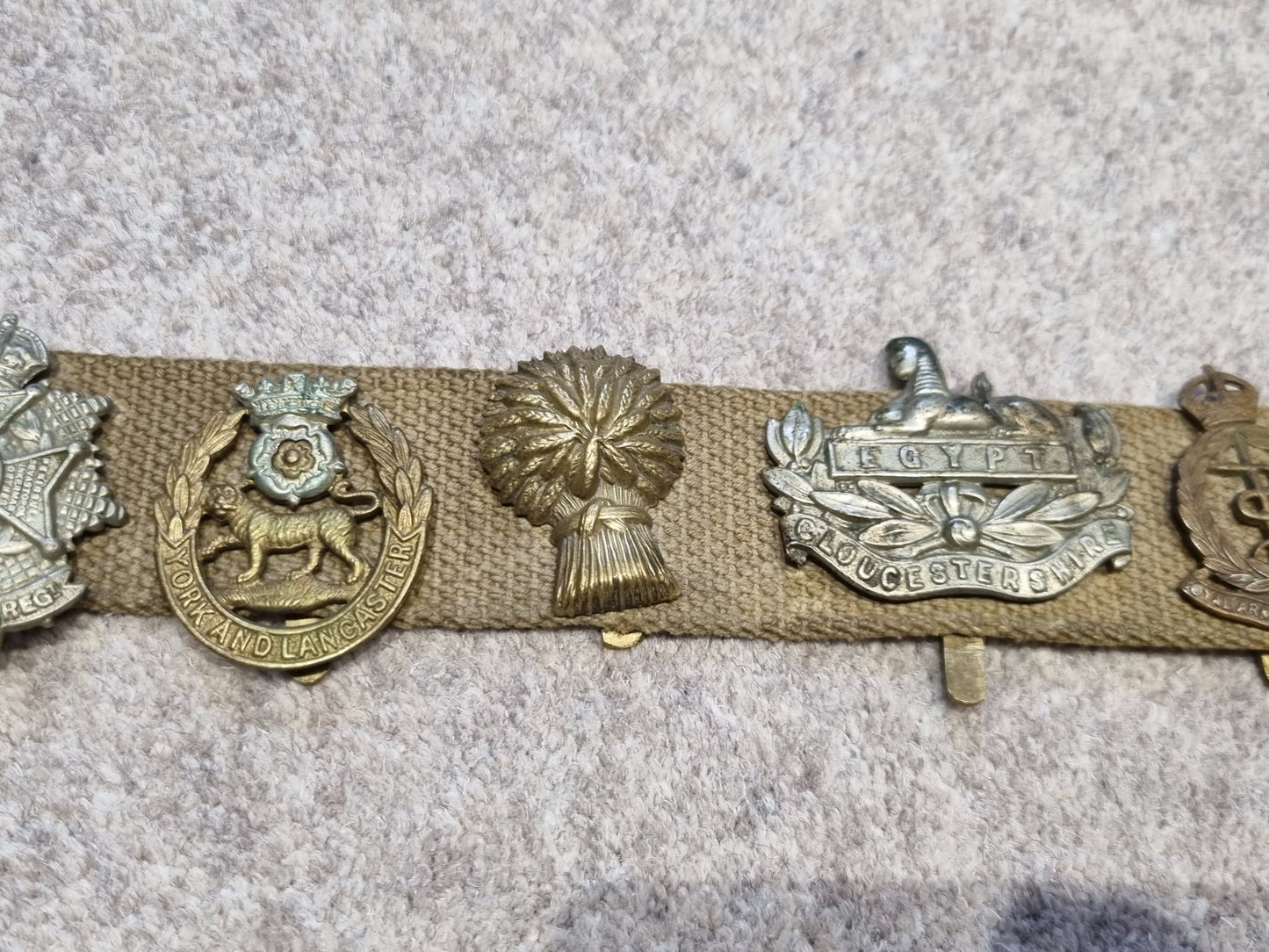 SOLD! Unique WW1 Souvenir Belt with 14 British Army Cap Badges