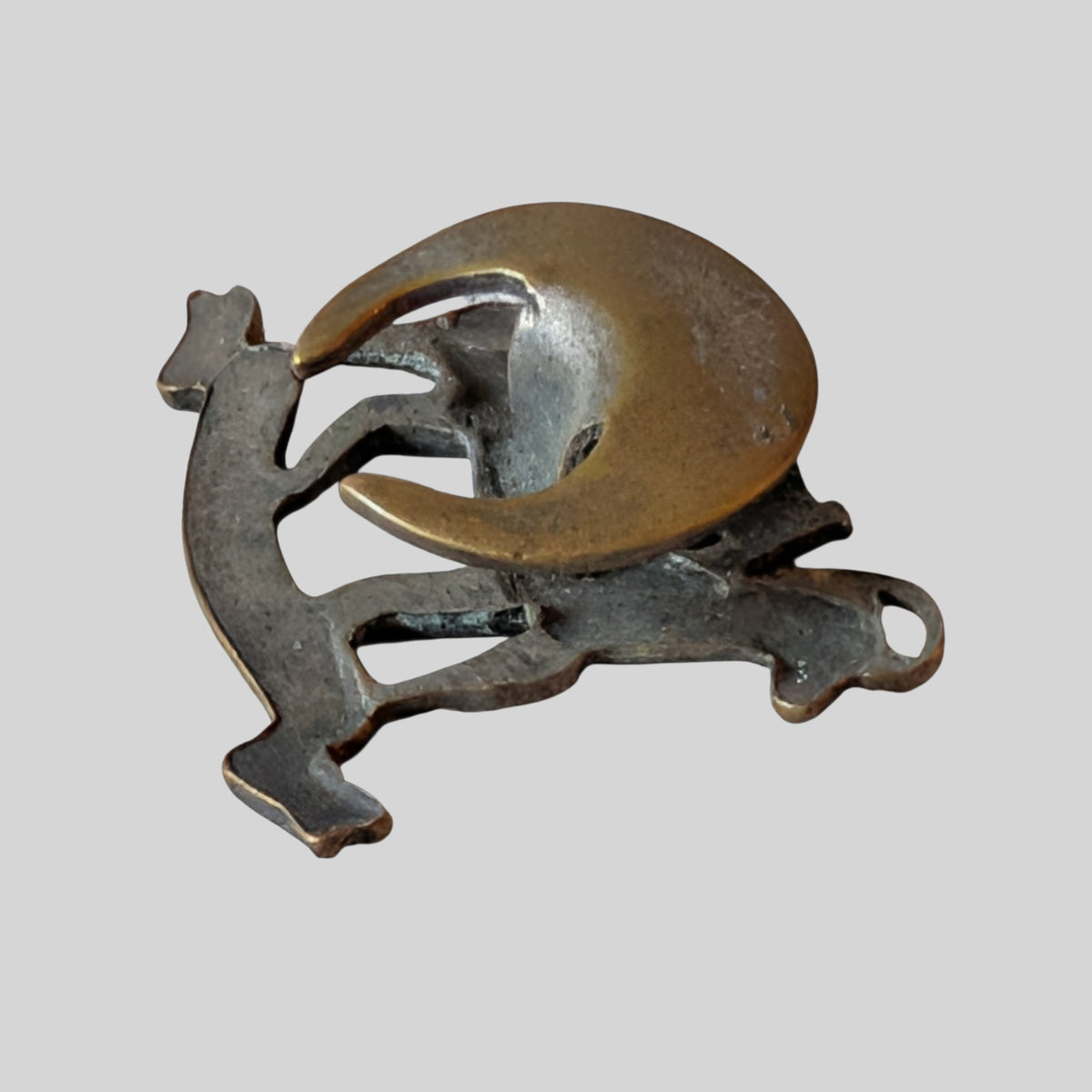 The Queen's Regiment (Royal West Surrey) Brass Buttonhole Badge