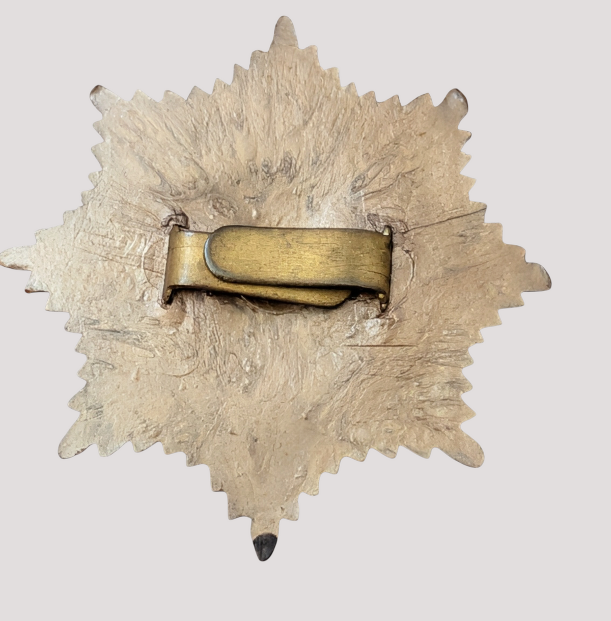 WW2 Plastic Economy The Cheshire Regiment Cap Badge with blades