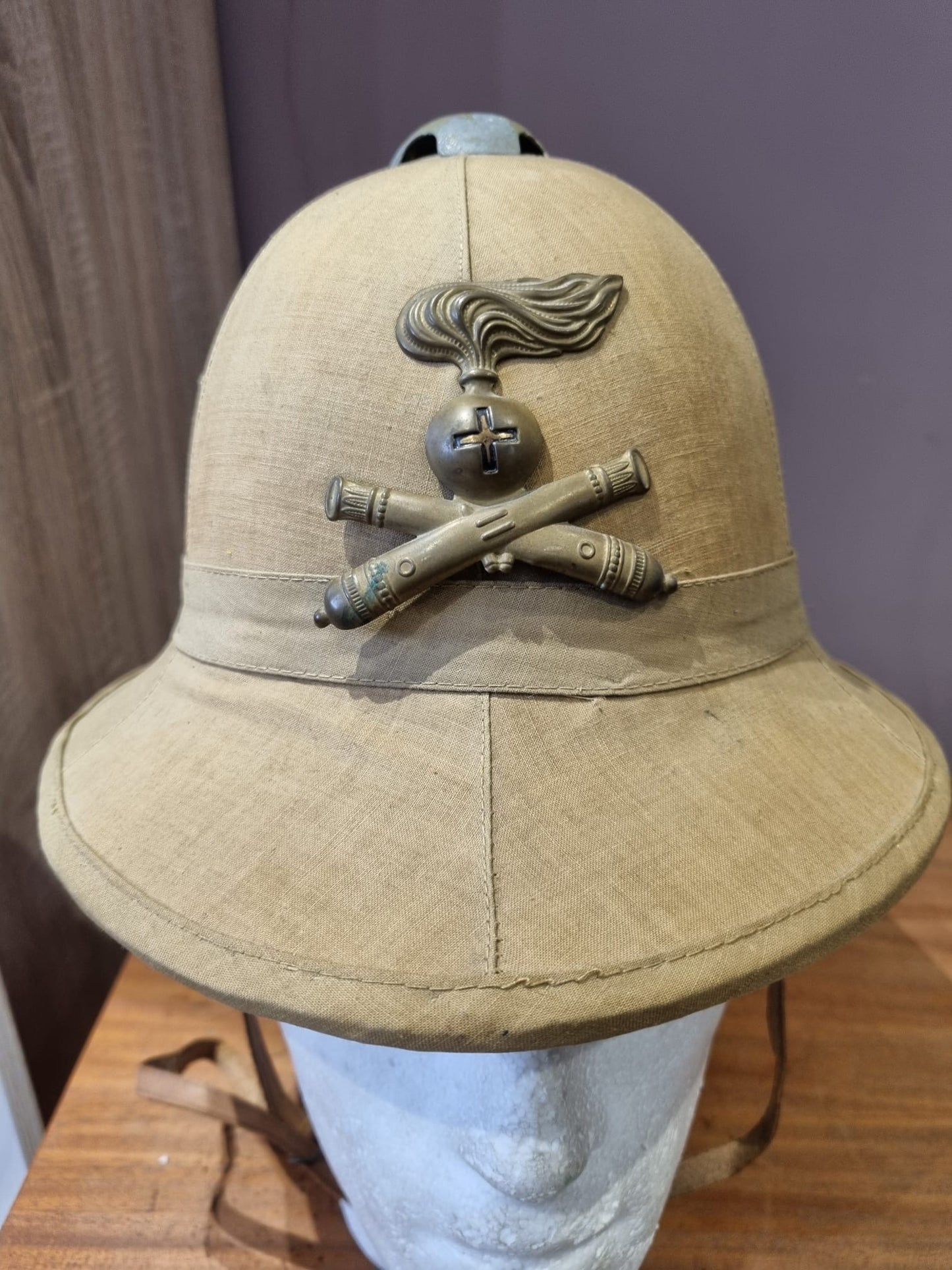 SOLD! WW2 Italian Artillery ‘Fuori Corpo’ M35 Pith Helmet