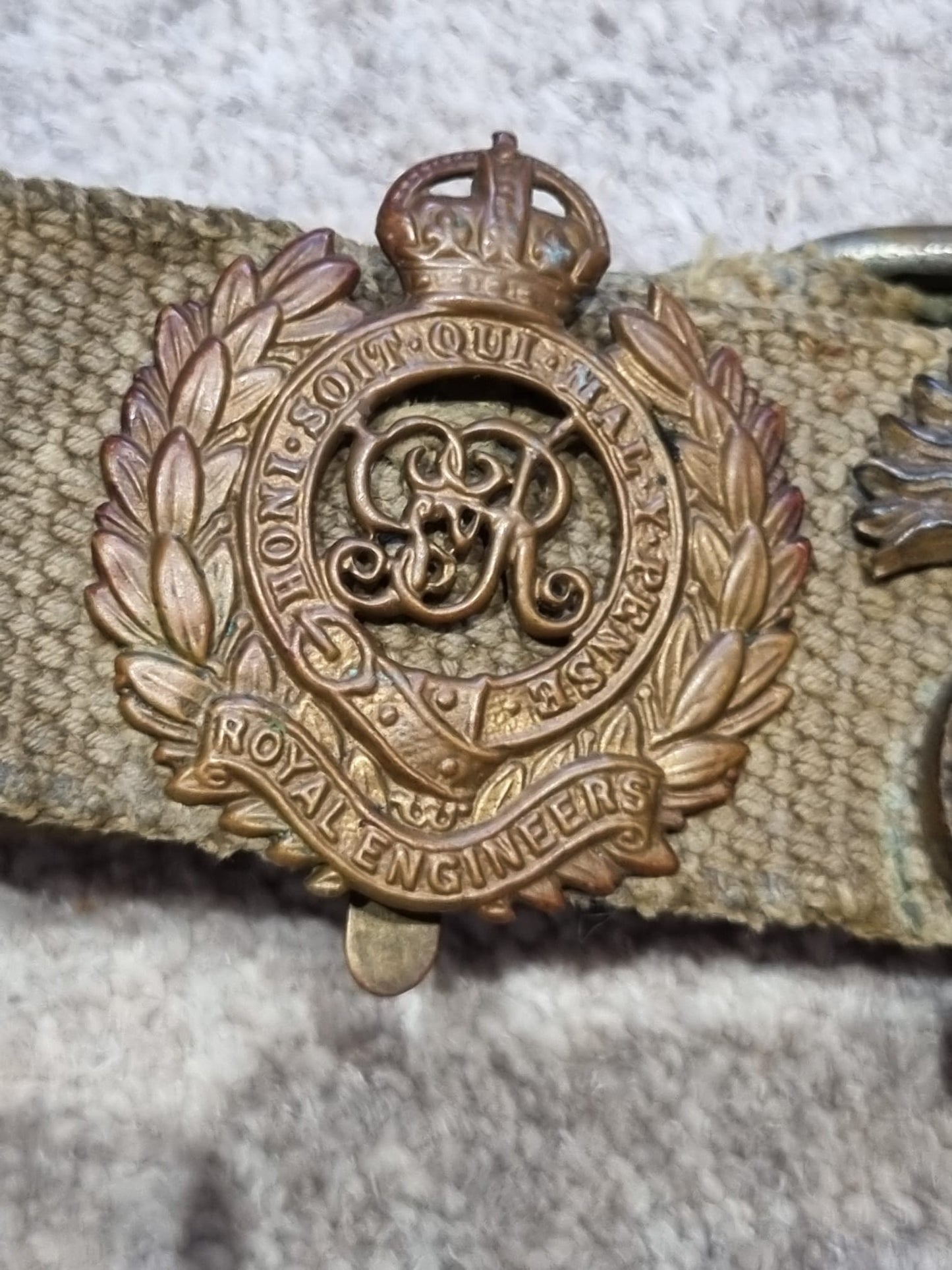 Unique WW1 Souvenir Belt with 14 British Army Cap Badges