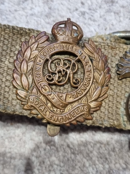 Unique WW1 Souvenir Belt with 14 British Army Cap Badges