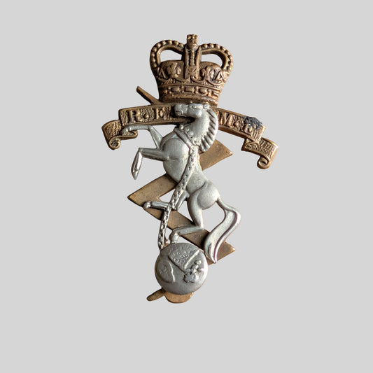 EIIR REME Royal Mechanical & Electrical Engineers Bimetal Cap Badge