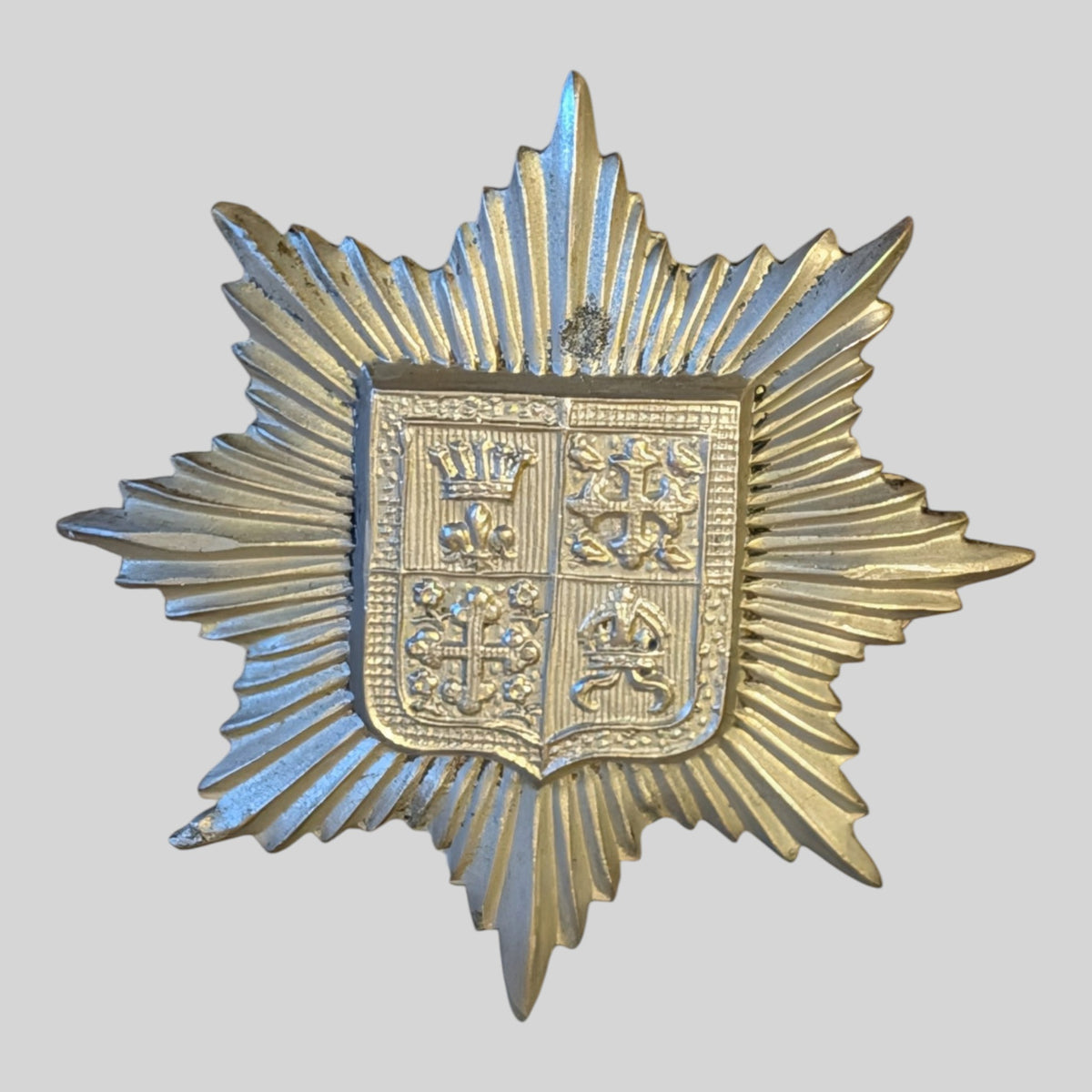 WW1 13th County Of London Battalion White Metal Sweetheart Badge