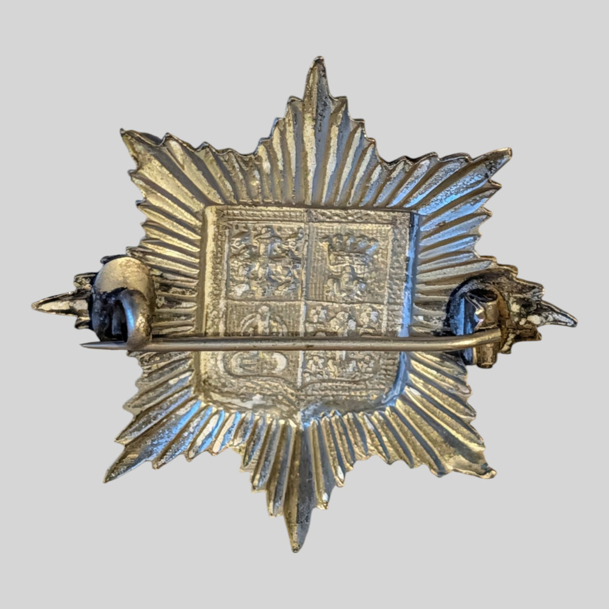 WW1 13th County Of London Battalion White Metal Sweetheart Badge