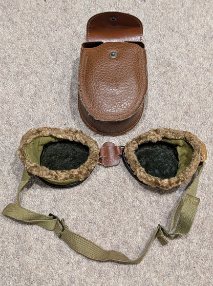 Fantastic WW2 British Army Ski Snow Commando Uniform Hat Webbing Equipment Set