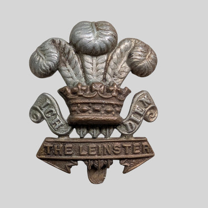 WW1 The Leinster Regt "Curly Scroll" Economy Measure  Bimetal Cap Badge