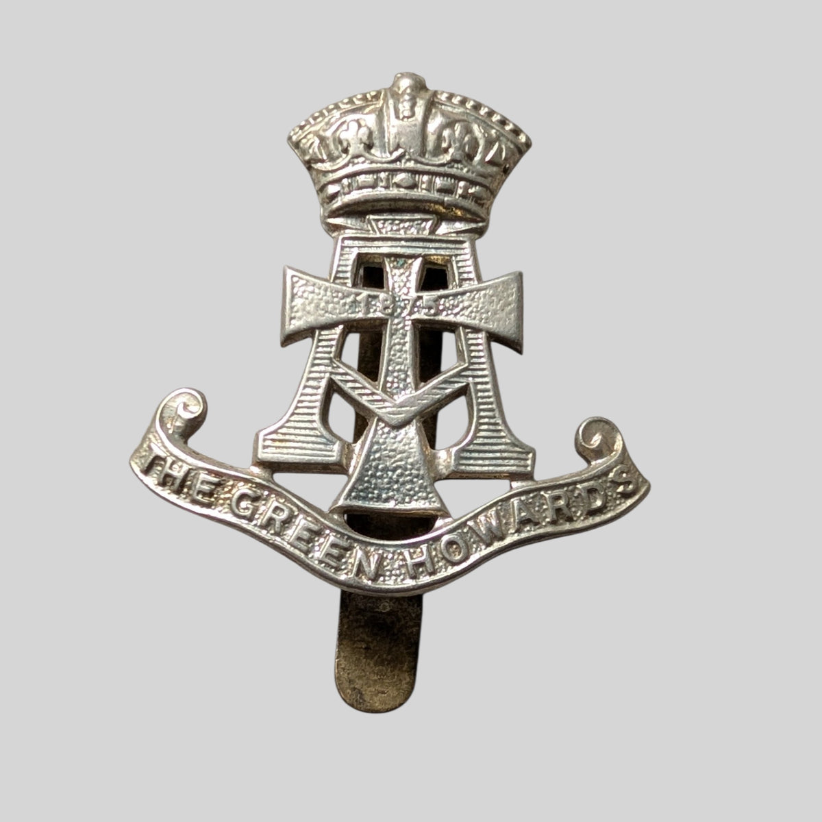 Green Howards White Metal Cap Badge 1950-58