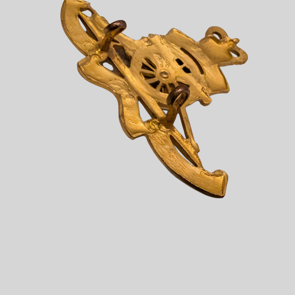 EIIR Royal Artillery Officer's Gilt Metal Cap Badge
