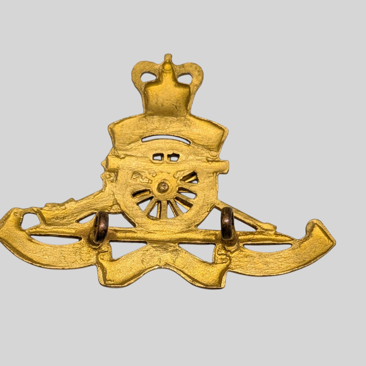 EIIR Royal Artillery Officer's Gilt Metal Cap Badge