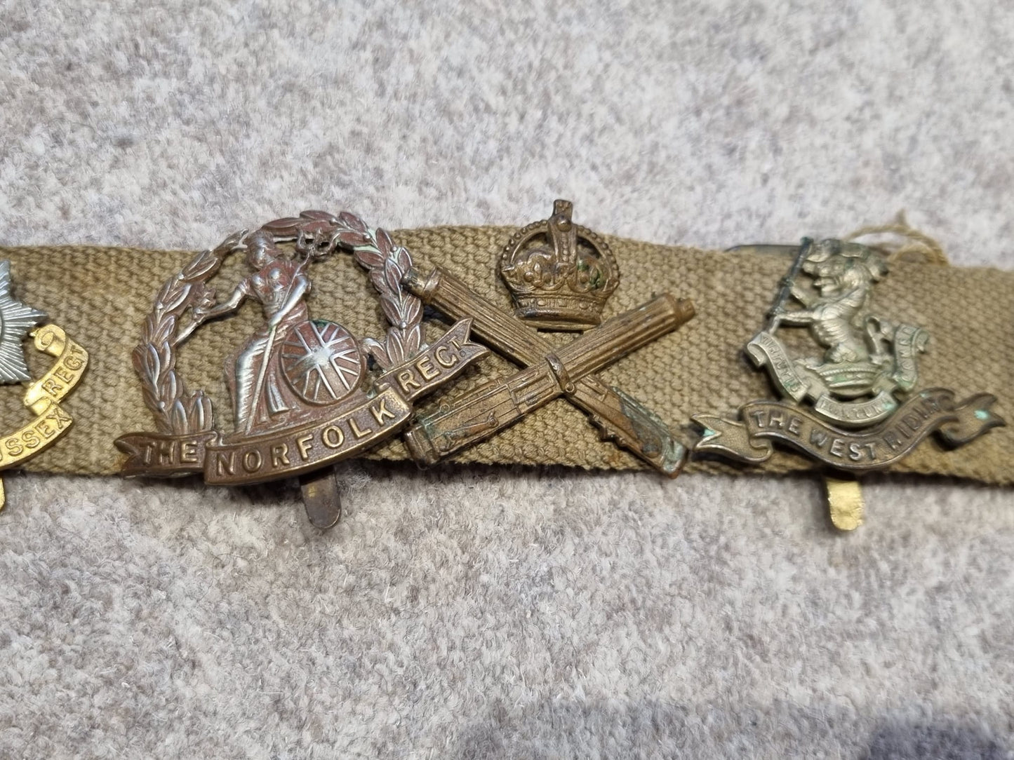 Unique WW1 Souvenir Belt with 14 British Army Cap Badges