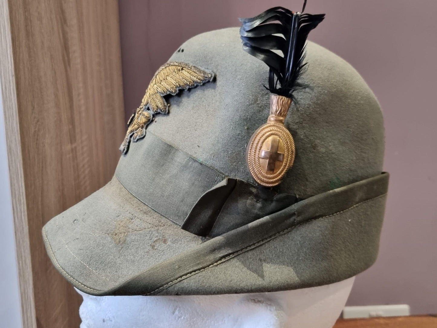 WW2 or Earlier Italian Officer’s M34 Alpini Cap to the 6th Alpini Regiment, with Nappina and Partial Feather