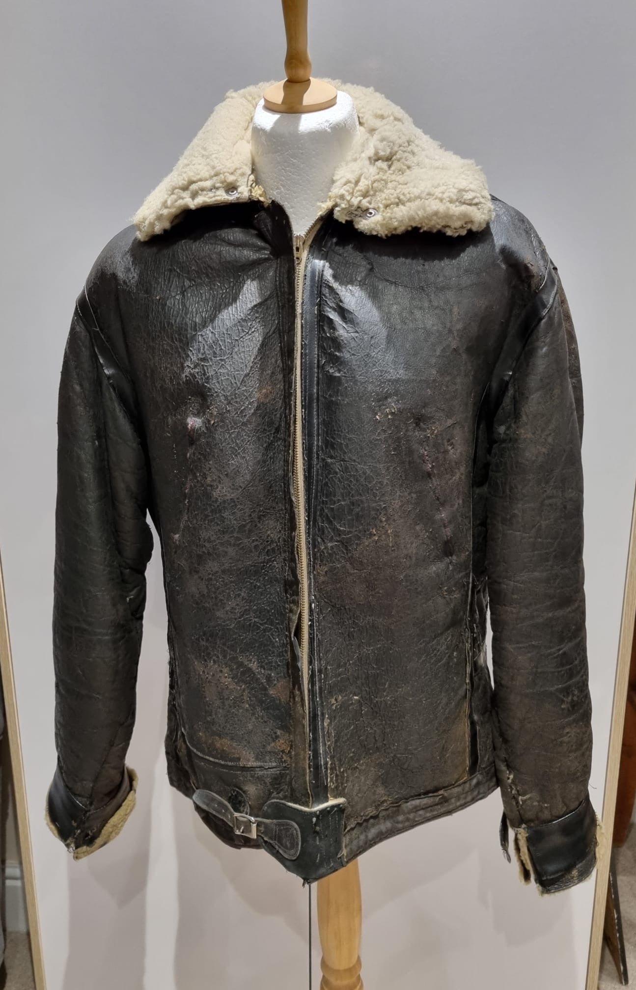 SOLD! WW2 US 8th Army Air Force  B3 Flying Jacket