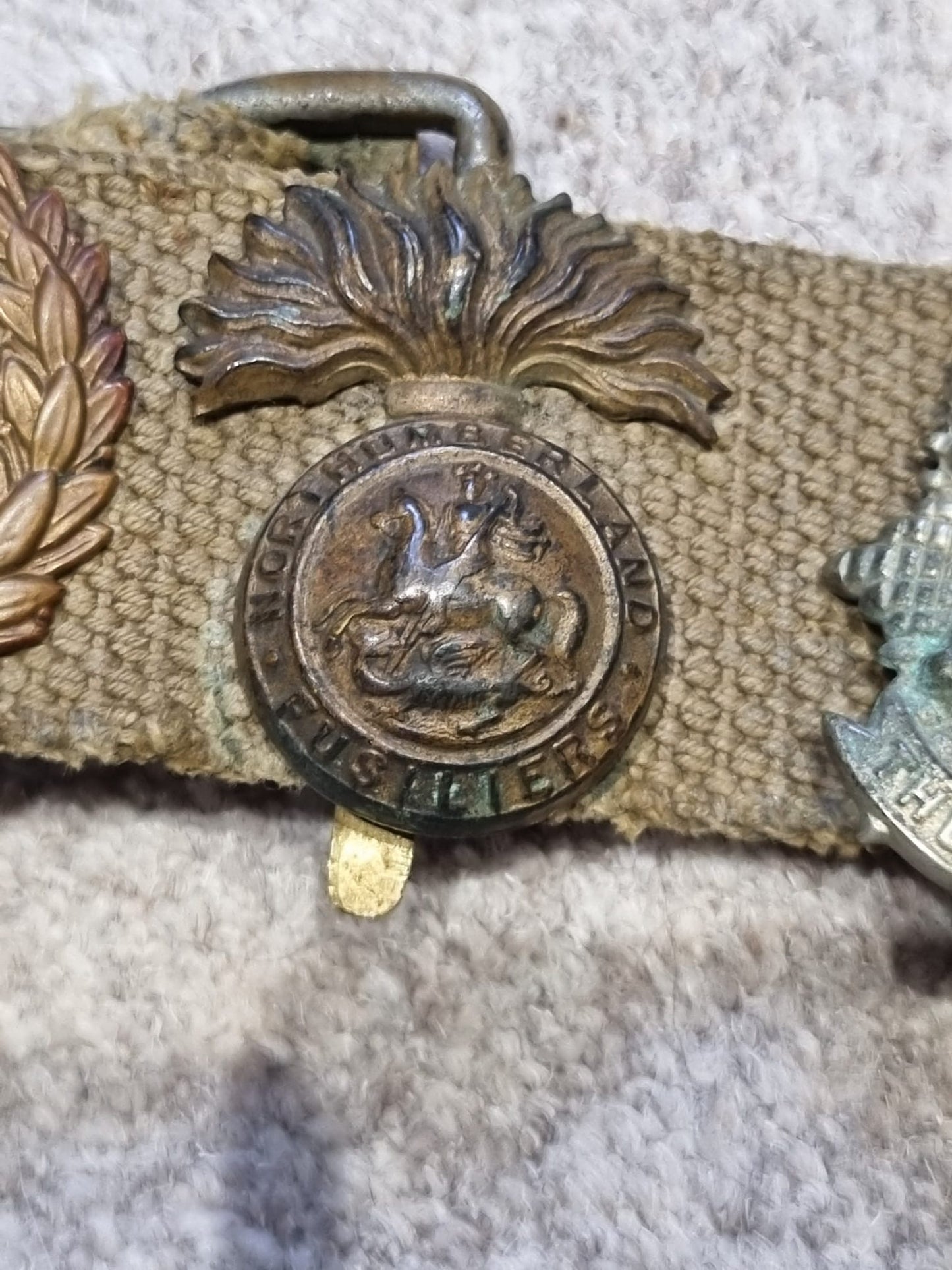 Unique WW1 Souvenir Belt with 14 British Army Cap Badges