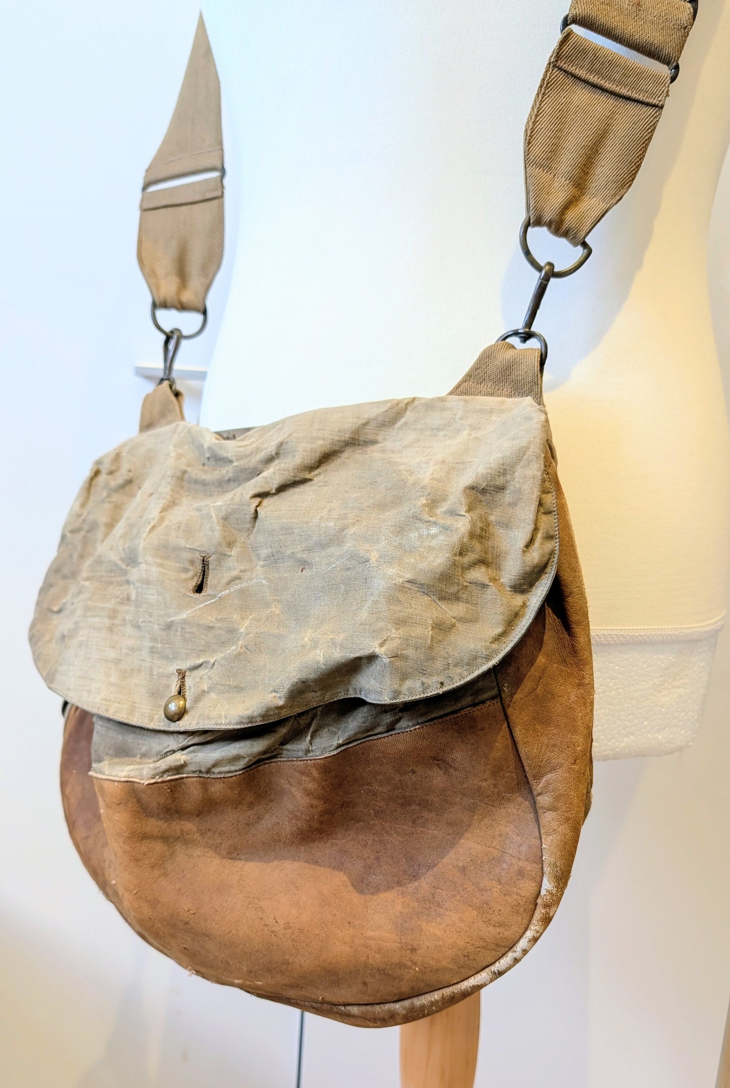 SOLD! WW1 British Army Officers Canvas & Leather Breadbag Haversack with Carry Strap