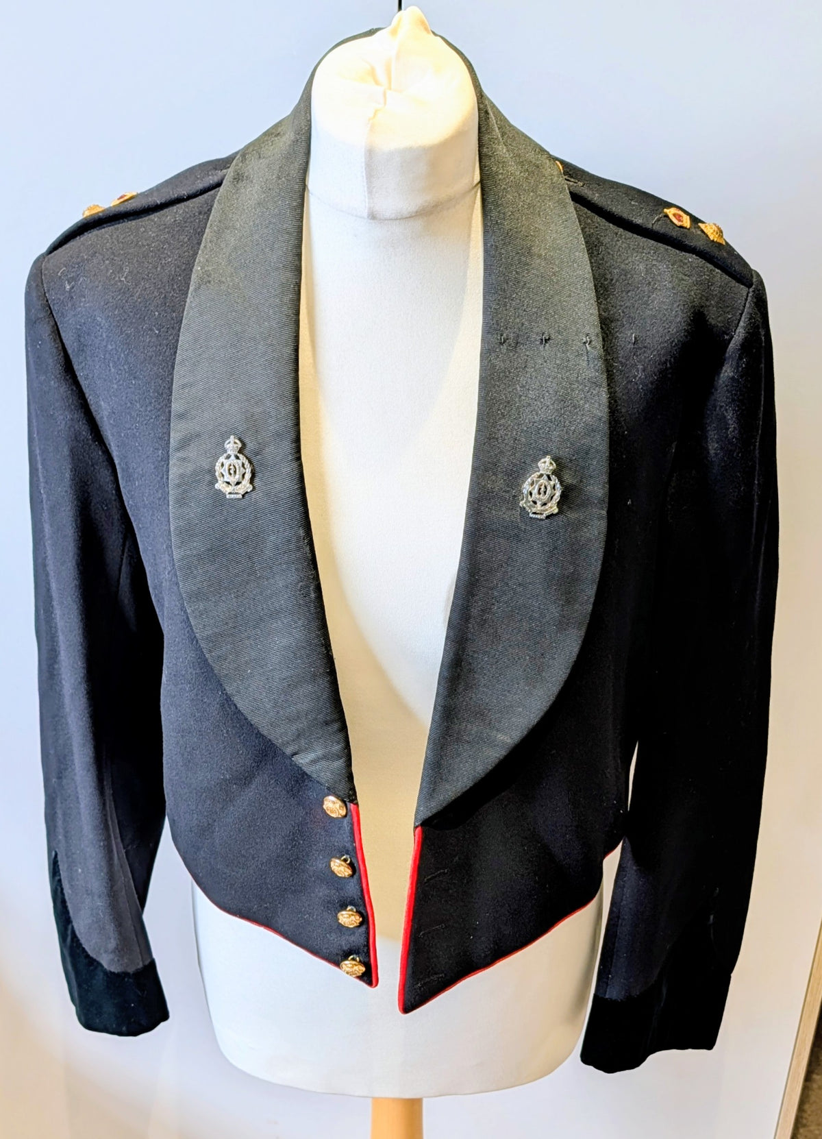 SOLD! Beautiful WW2 Indian Medical Service Lieut Colonels Mess Jacket - Lieut-Colonel F A Barker