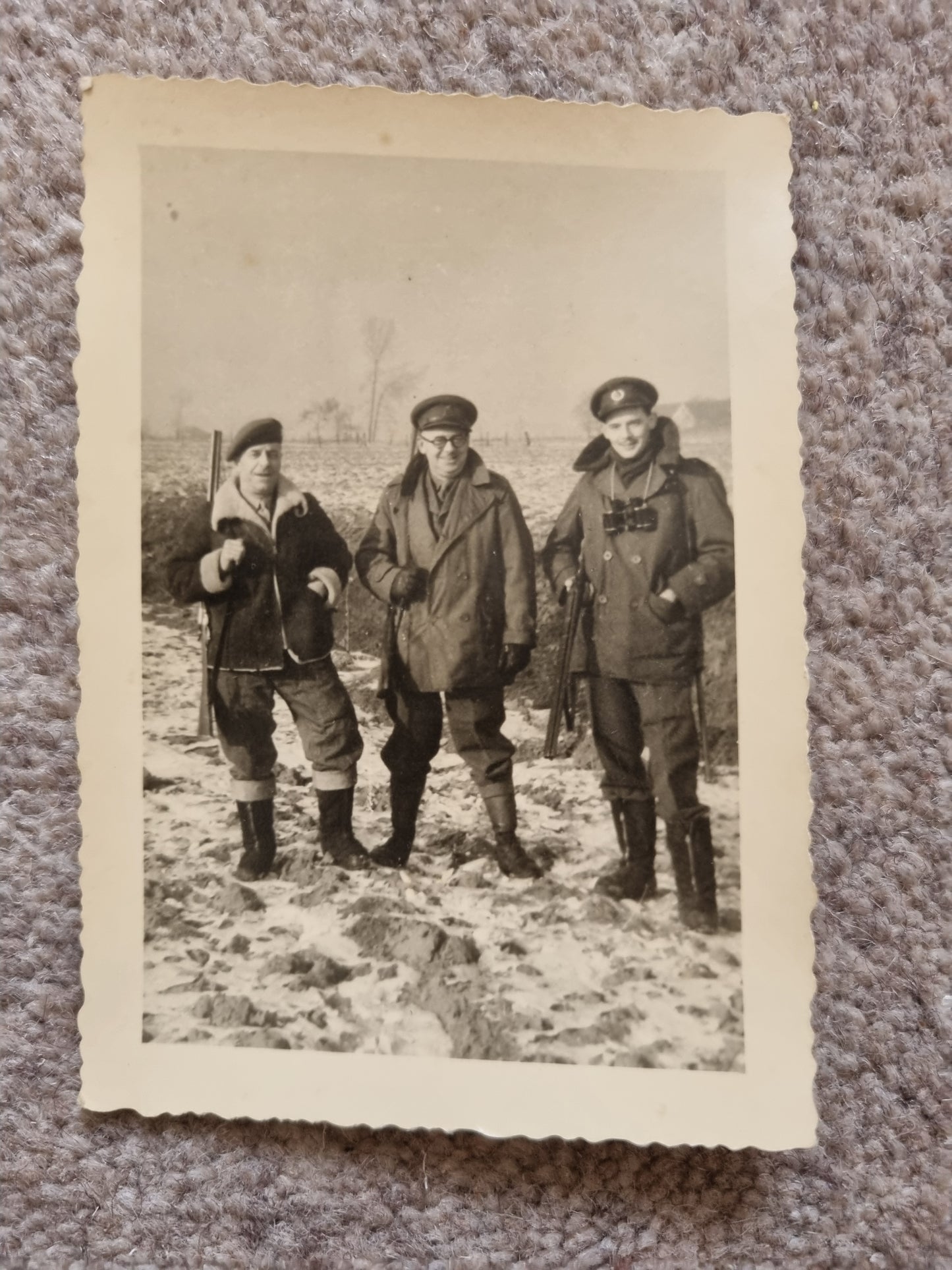 SOLD! WW2 ROYAL SIGNALS CANADIAN MADE BATTLEDRESS + SIDECAP + VE DAY PHOTOS TO THE SAME SOLDIER