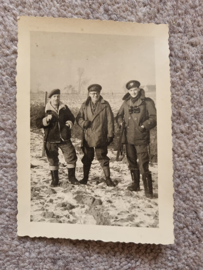 SOLD! WW2 ROYAL SIGNALS CANADIAN MADE BATTLEDRESS + SIDECAP + VE DAY PHOTOS TO THE SAME SOLDIER