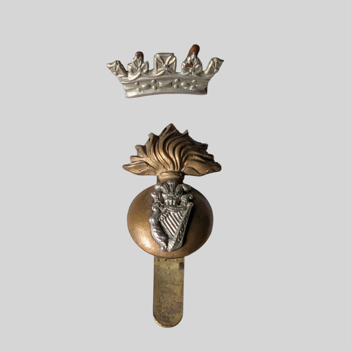 WW1 Royal Irish Fusiliers 2 Part Bimetal Cap Badge