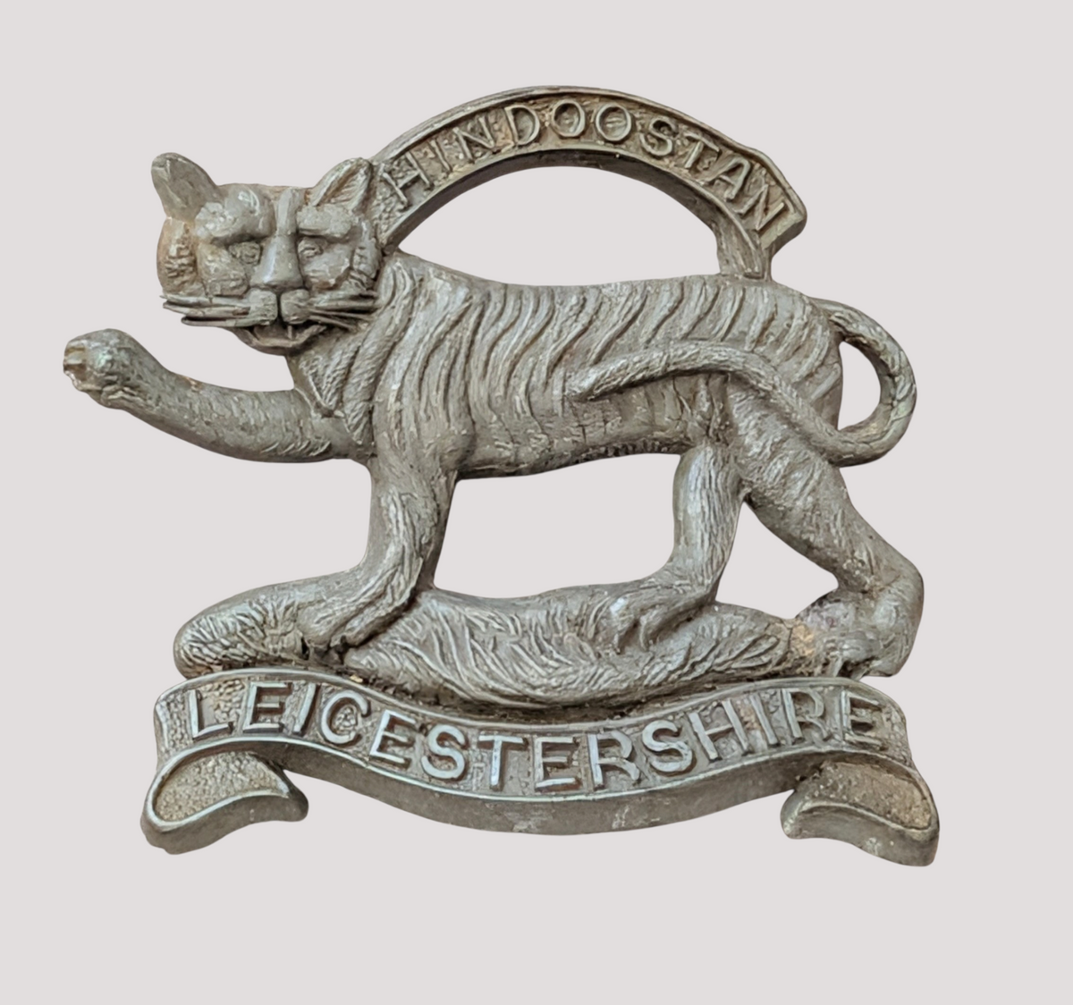 WW2 Plastic Economy Leicestershire Regiment Cap Badge with blades