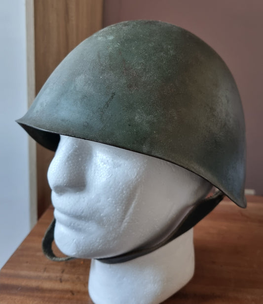 Rare WW2 Italian Experimental Rivetless M33 Helmet, Named