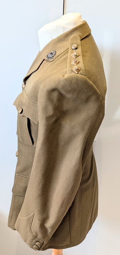 WW2 1942 British  Bedfordshire & Hertfordshire Regt Captain's Jacket