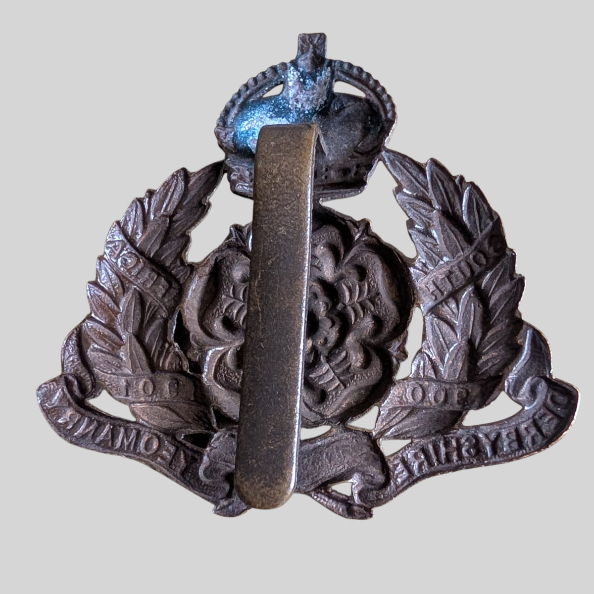 Rare Derbyshire Imperial Yeomanry Bronze Cap Badge 1901-08