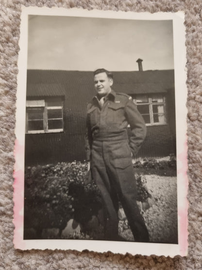 SOLD! WW2 ROYAL SIGNALS CANADIAN MADE BATTLEDRESS + SIDECAP + VE DAY PHOTOS TO THE SAME SOLDIER