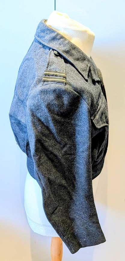 VINTAGE RAF FLIGHT LIEUTENANT BATTLEDRESS - GEORGE MEDAL RECIPIENT 1948