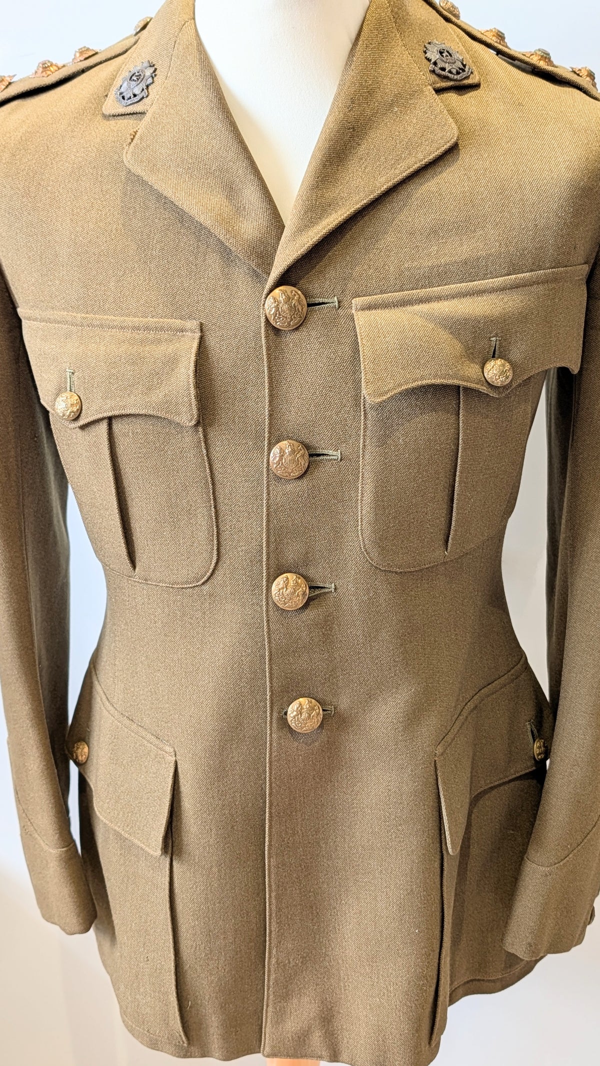 WW2 1942 British  Bedfordshire & Hertfordshire Regt Captain's Jacket