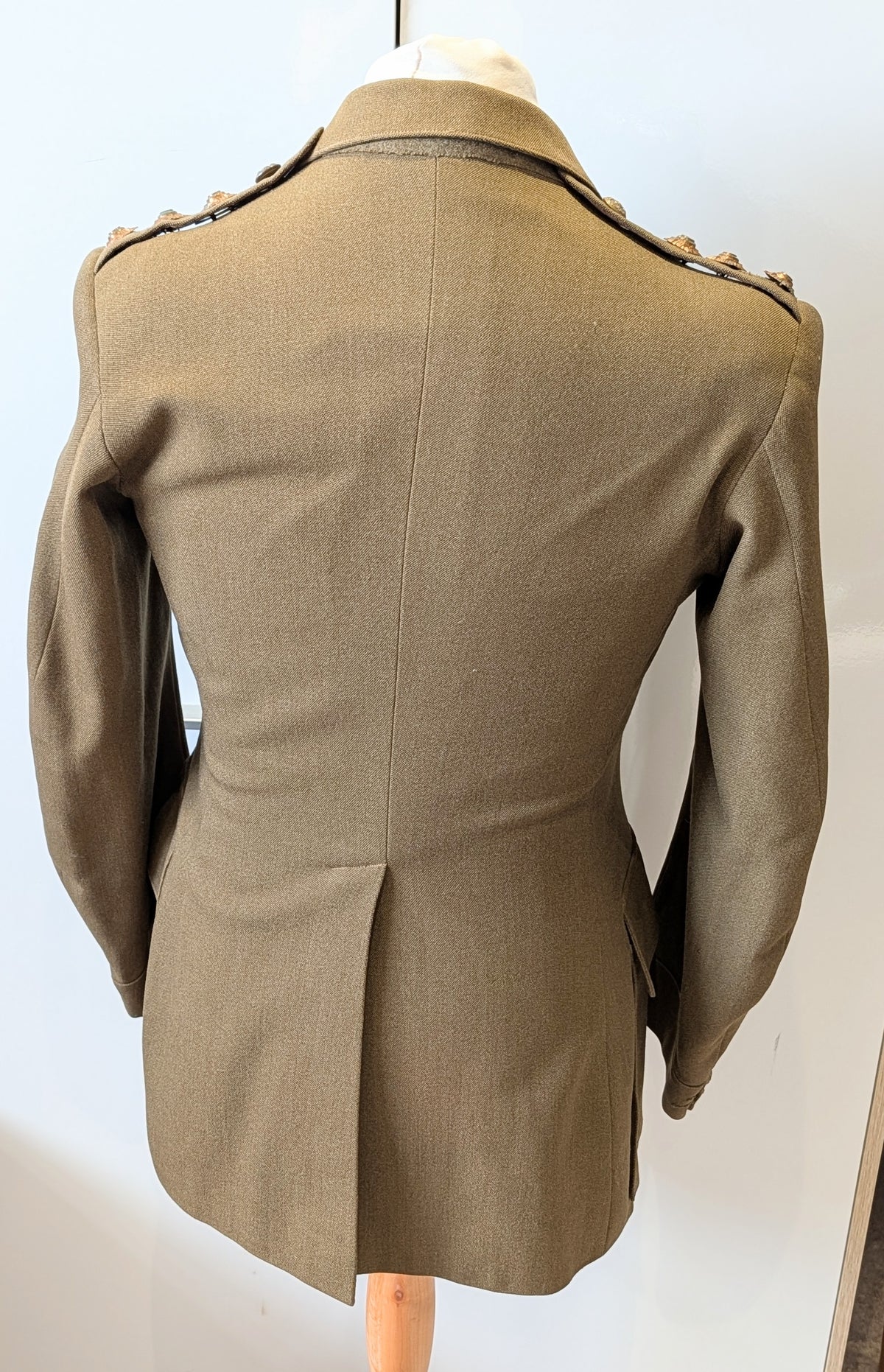 WW2 1942 British  Bedfordshire & Hertfordshire Regt Captain's Jacket