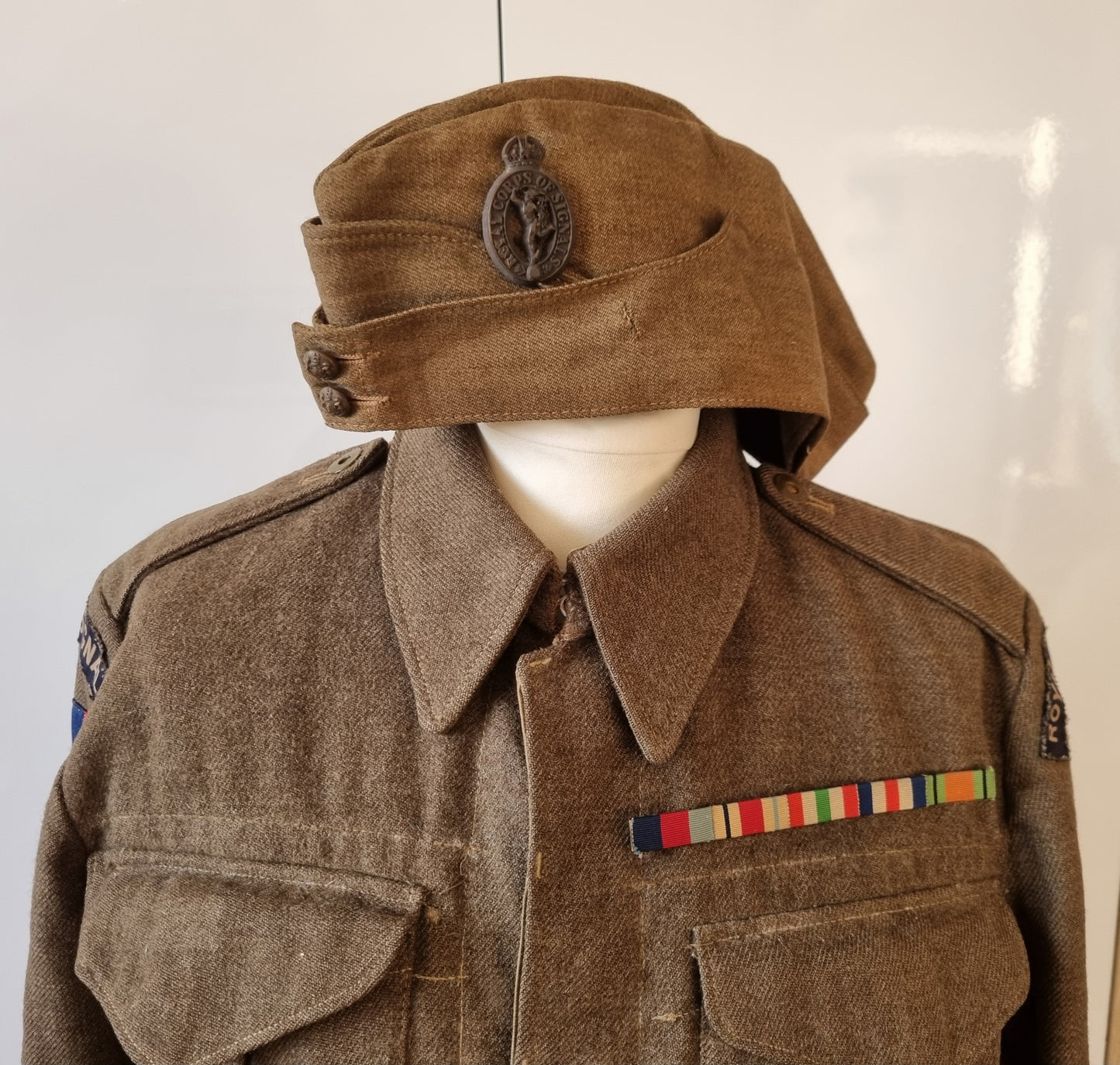 SOLD! WW2 ROYAL SIGNALS CANADIAN MADE BATTLEDRESS + SIDECAP + VE DAY PHOTOS TO THE SAME SOLDIER