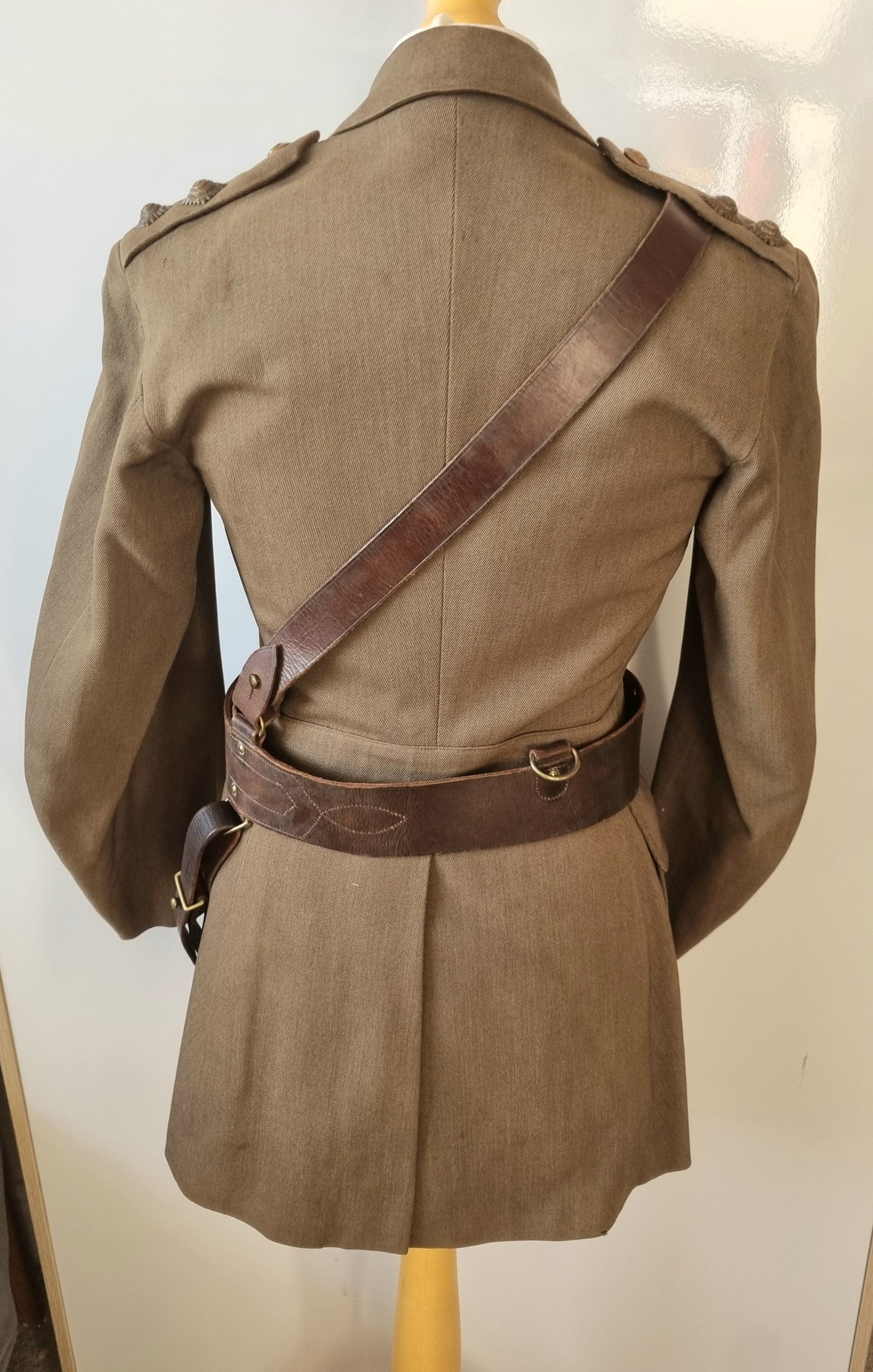 WW1 British Army Lieutenant Uniform Jacket Royal Warwickshire Regiment & Sam Browne