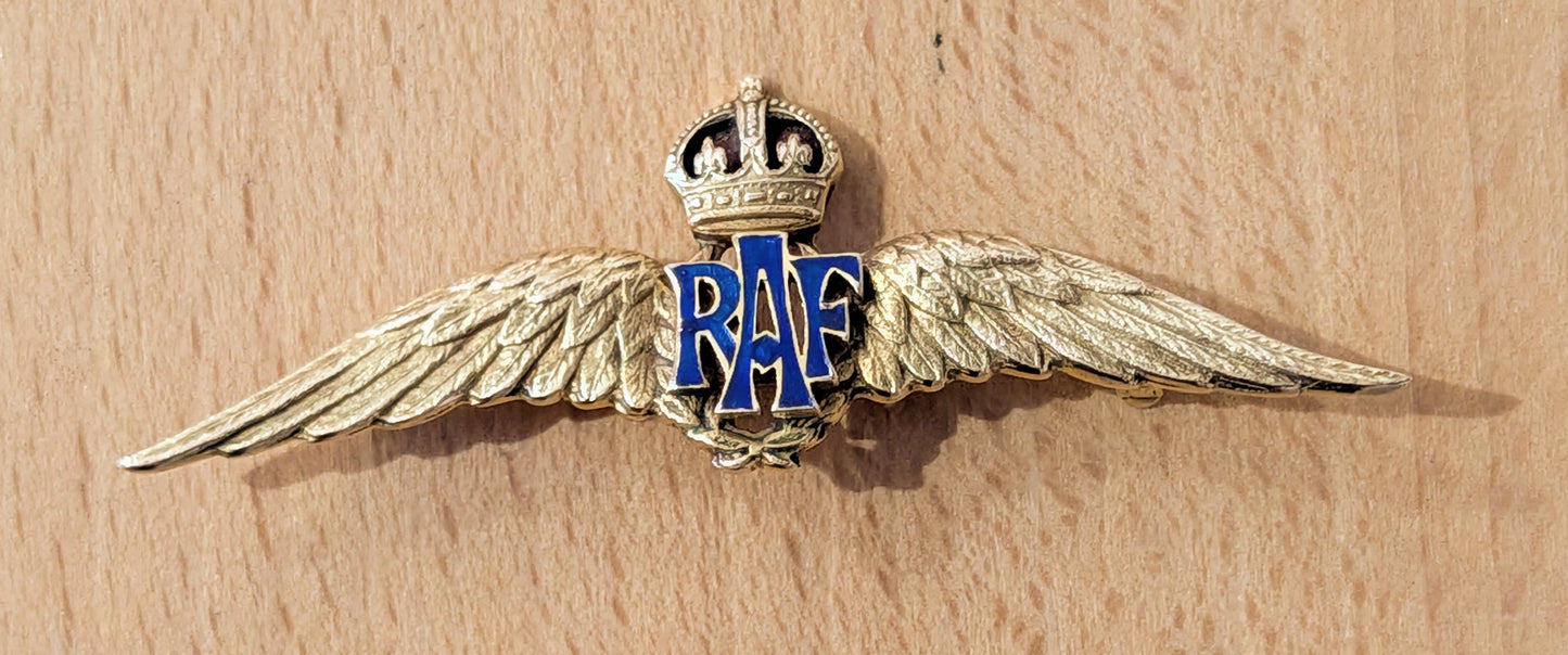 BEAUTIFUL WW2 KINGS CROWN 18ct SOLID GOLD RAF WINGS SWEETHEART BROOCH