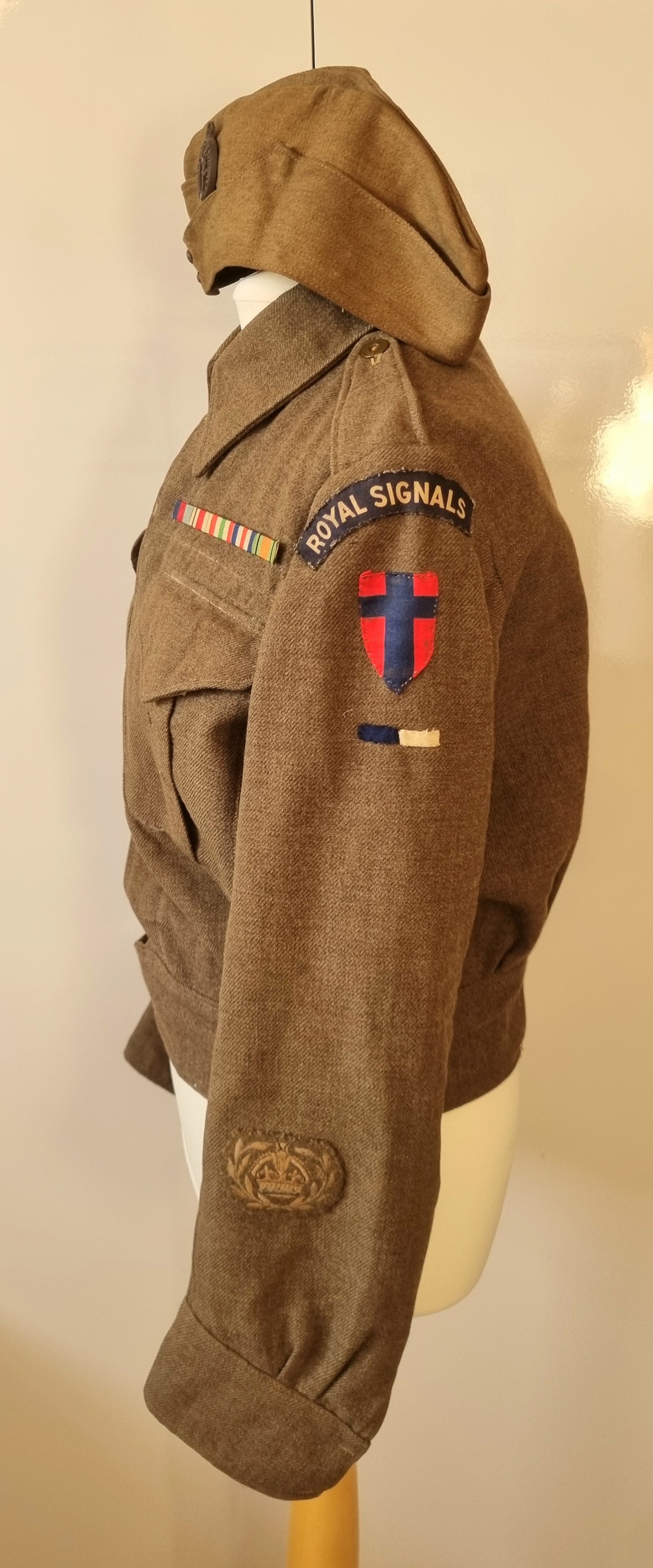 SOLD! WW2 ROYAL SIGNALS CANADIAN MADE BATTLEDRESS + SIDECAP + VE DAY PHOTOS TO THE SAME SOLDIER