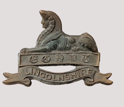 Rare WW2 Plastic Economy Lincolnshire Regiment Cap Badge with blades