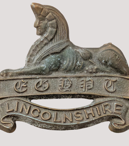 Rare WW2 Plastic Economy Lincolnshire Regiment Cap Badge with blades