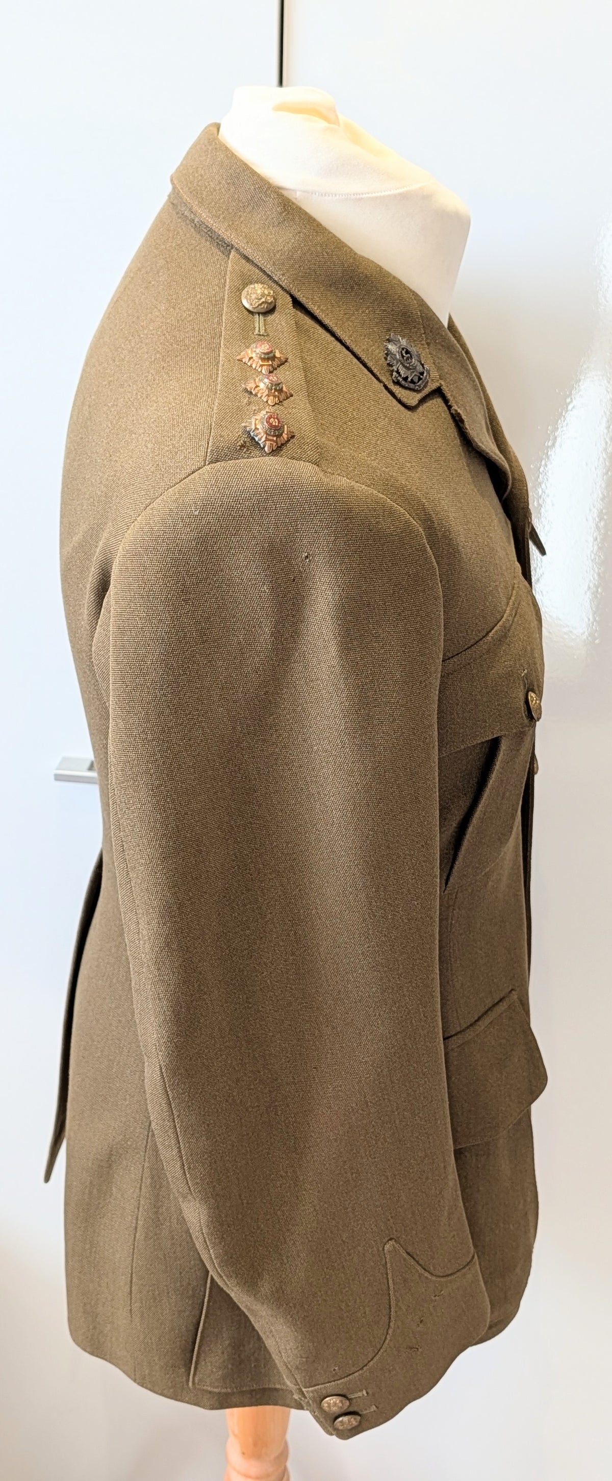 WW2 1942 British  Bedfordshire & Hertfordshire Regt Captain's Jacket