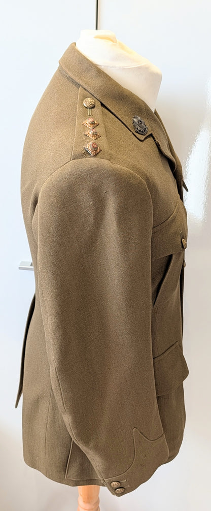 WW2 1942 British  Bedfordshire & Hertfordshire Regt Captain's Jacket