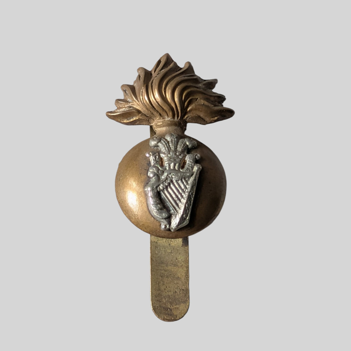 WW1 Royal Irish Fusiliers 2 Part Bimetal Cap Badge